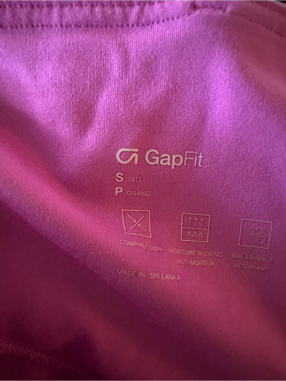 GAP GapFit Women's Bright Magenta Compression Sports Bra